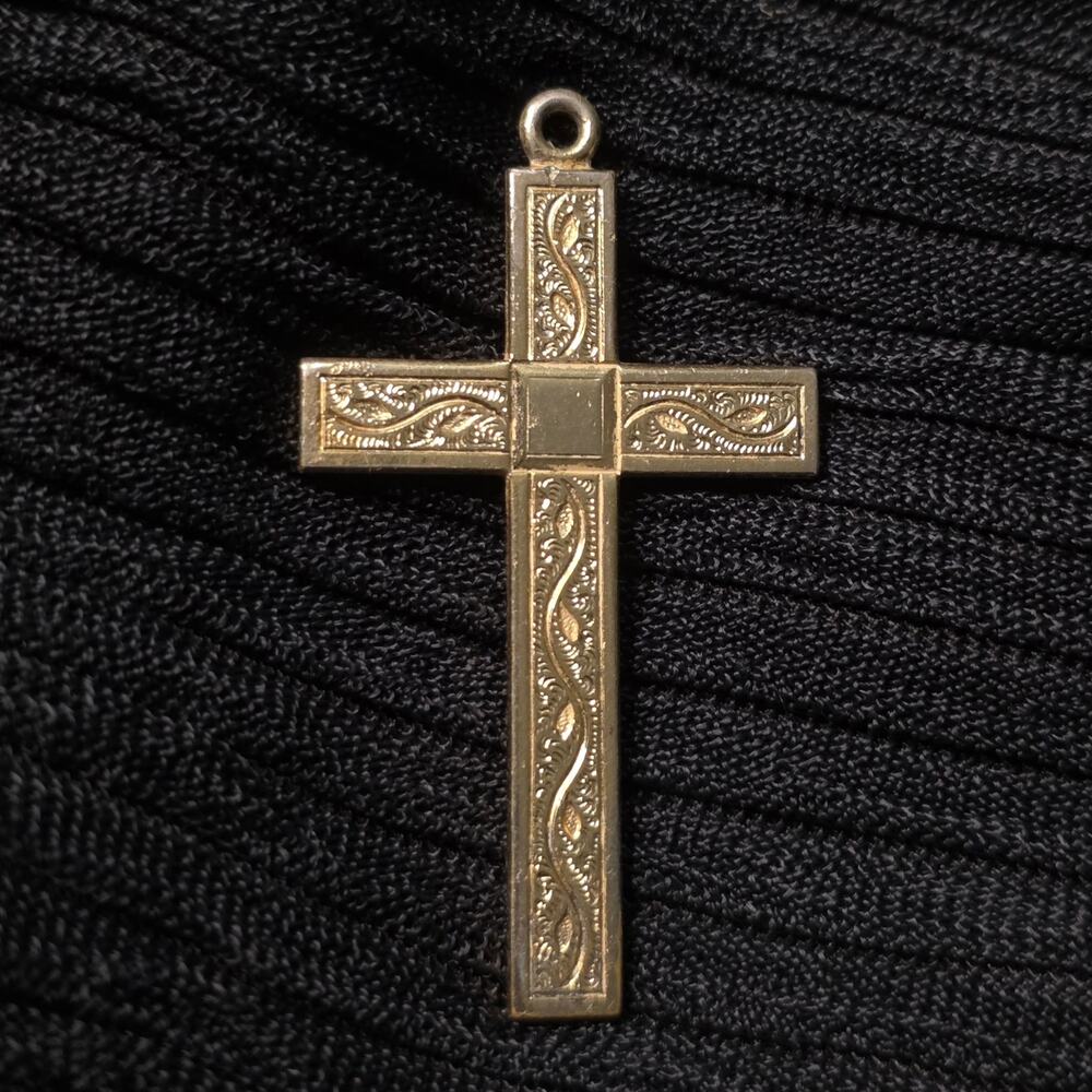 Vintage Engraved Gold Tone Cross Pendant – Floral Scroll Religious Jewelry